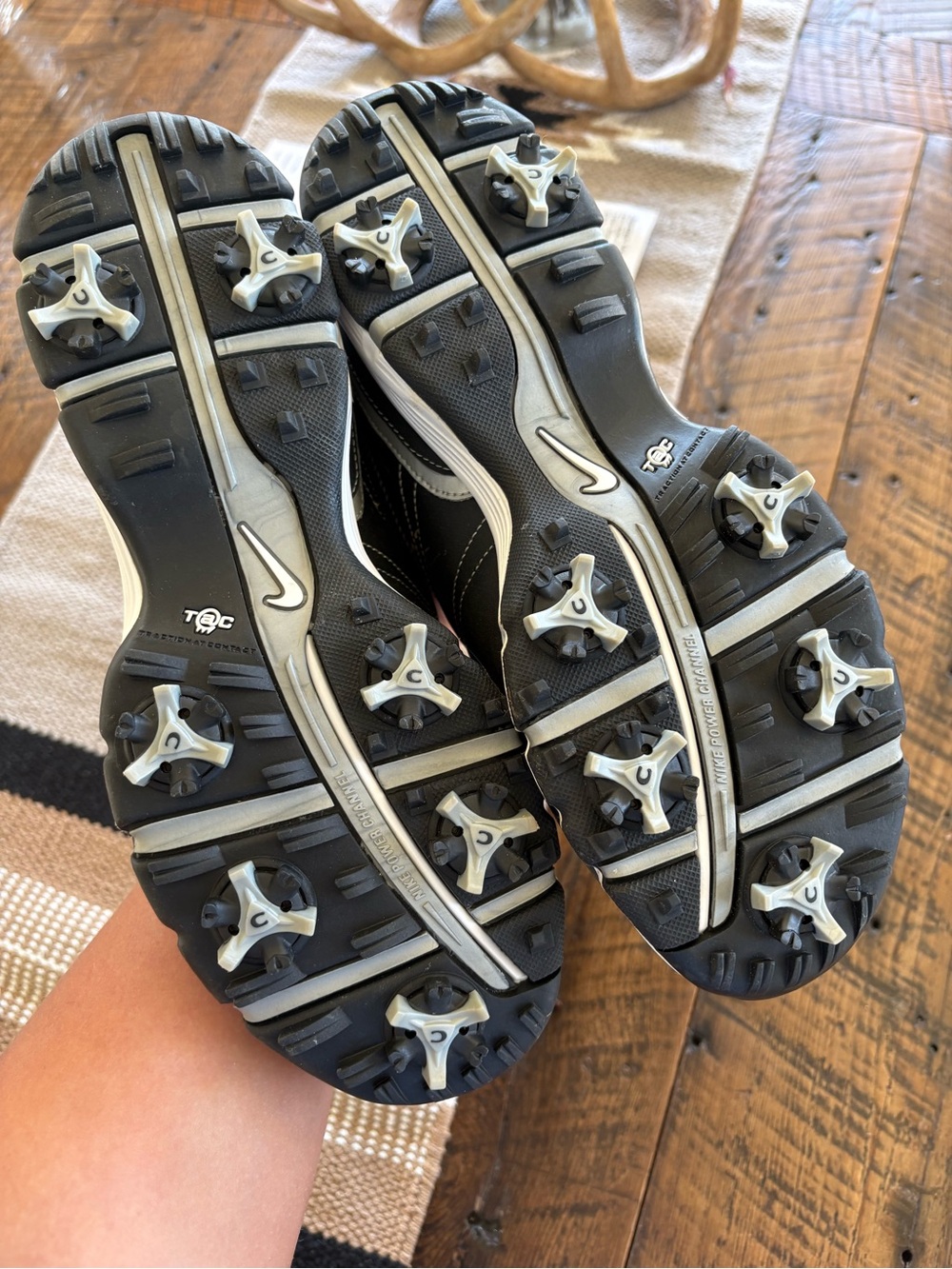 Woman’s Nike Golf Shoes - Picture 3 of 5